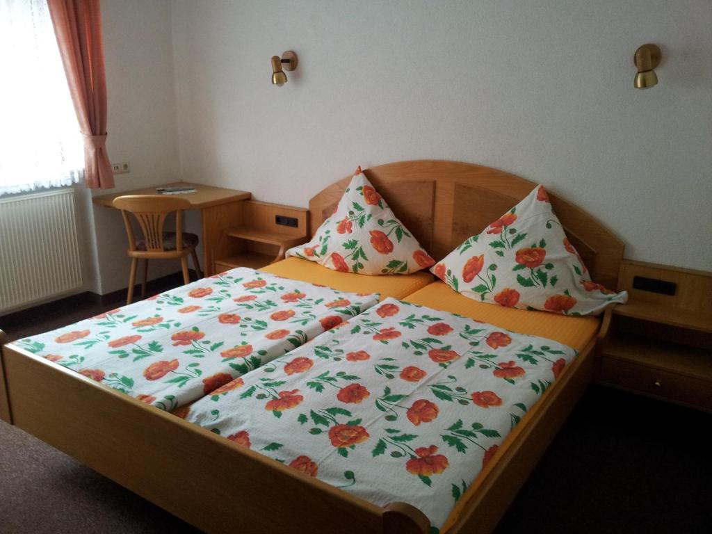 Moselhotel Waldeck Бурген Стая снимка