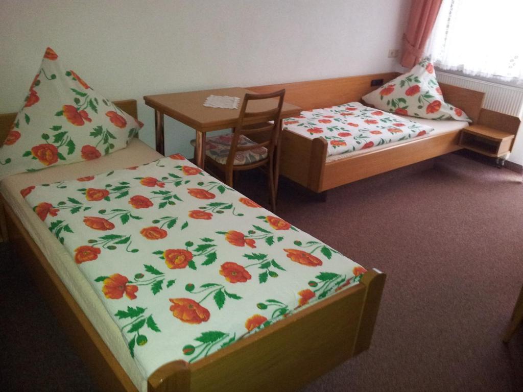 Moselhotel Waldeck Бурген Стая снимка